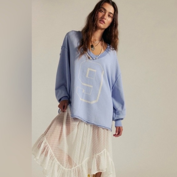 ▪️NWT We The Free Venice V-Neck Graphic Sweatshirt